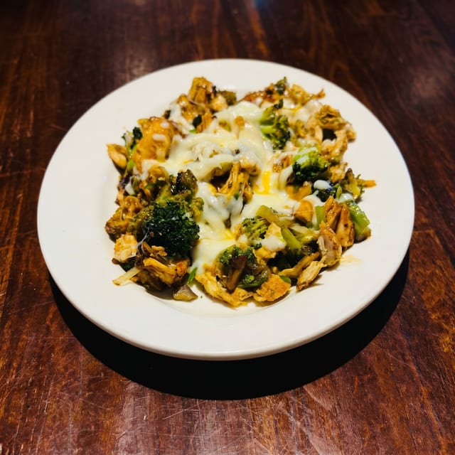 Low Carb Chicken & Broccoli Stir Fry Plate.