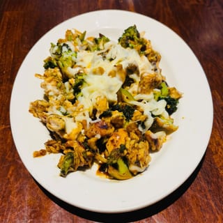 Low Carb Chicken & Veggie Stir Fry Plate