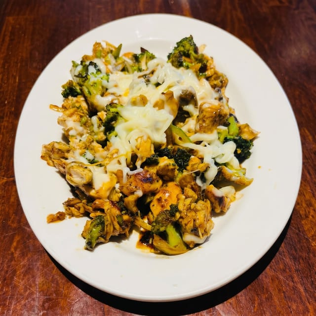 Low Carb Chicken & Veggie Stir Fry Plate.